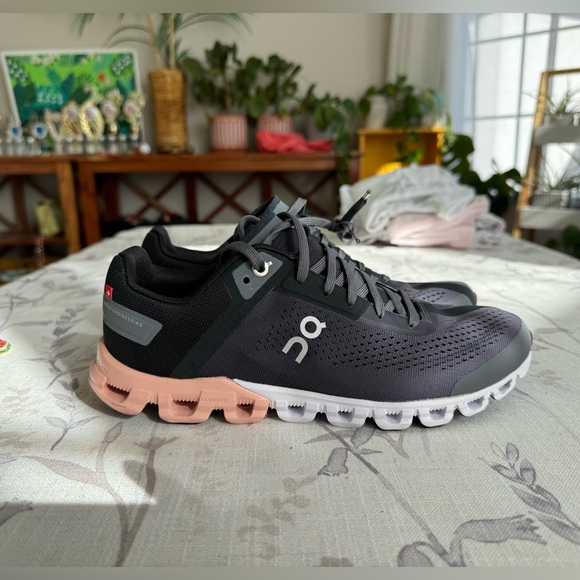 NWT On Running Cloud Flow Rock/Rose 10.5/9.5/10 - Picture 3 of 12